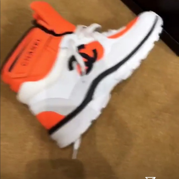 Meet your Posher, Veronica - Picture 1 of 1